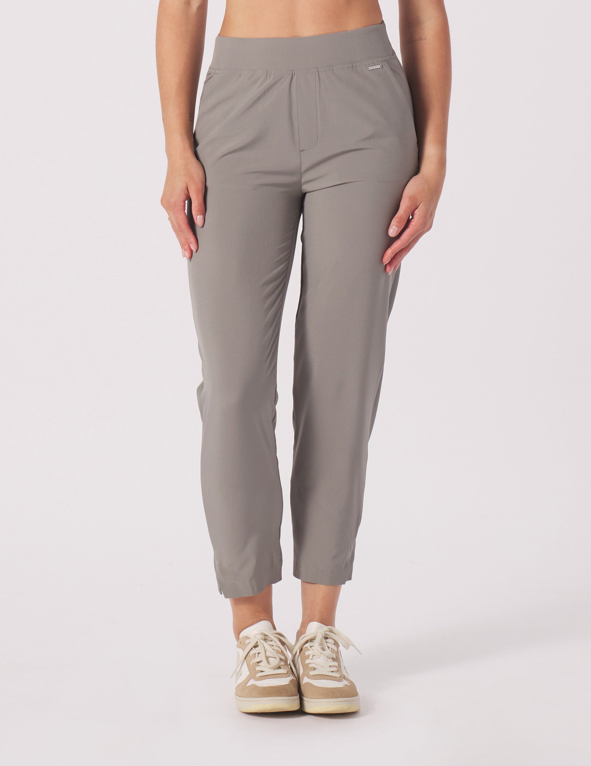 Balanced Life 7/8 Trouser: Silver Fog Balanced Life 7/8 Trouser: Silver Fog
