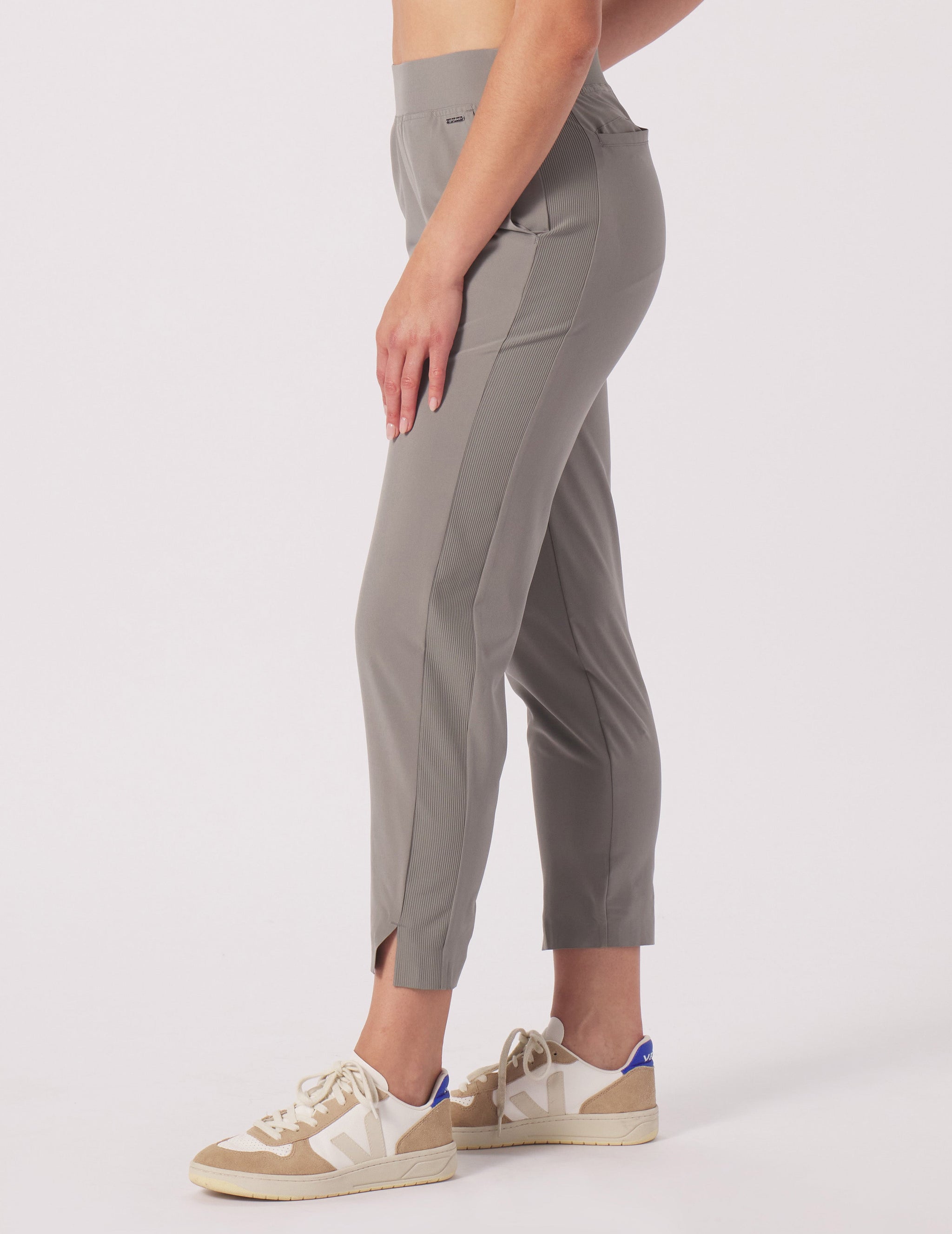 Balanced Life 7/8 Trouser: Silver Fog Balanced Life 7/8 Trouser: Silver Fog