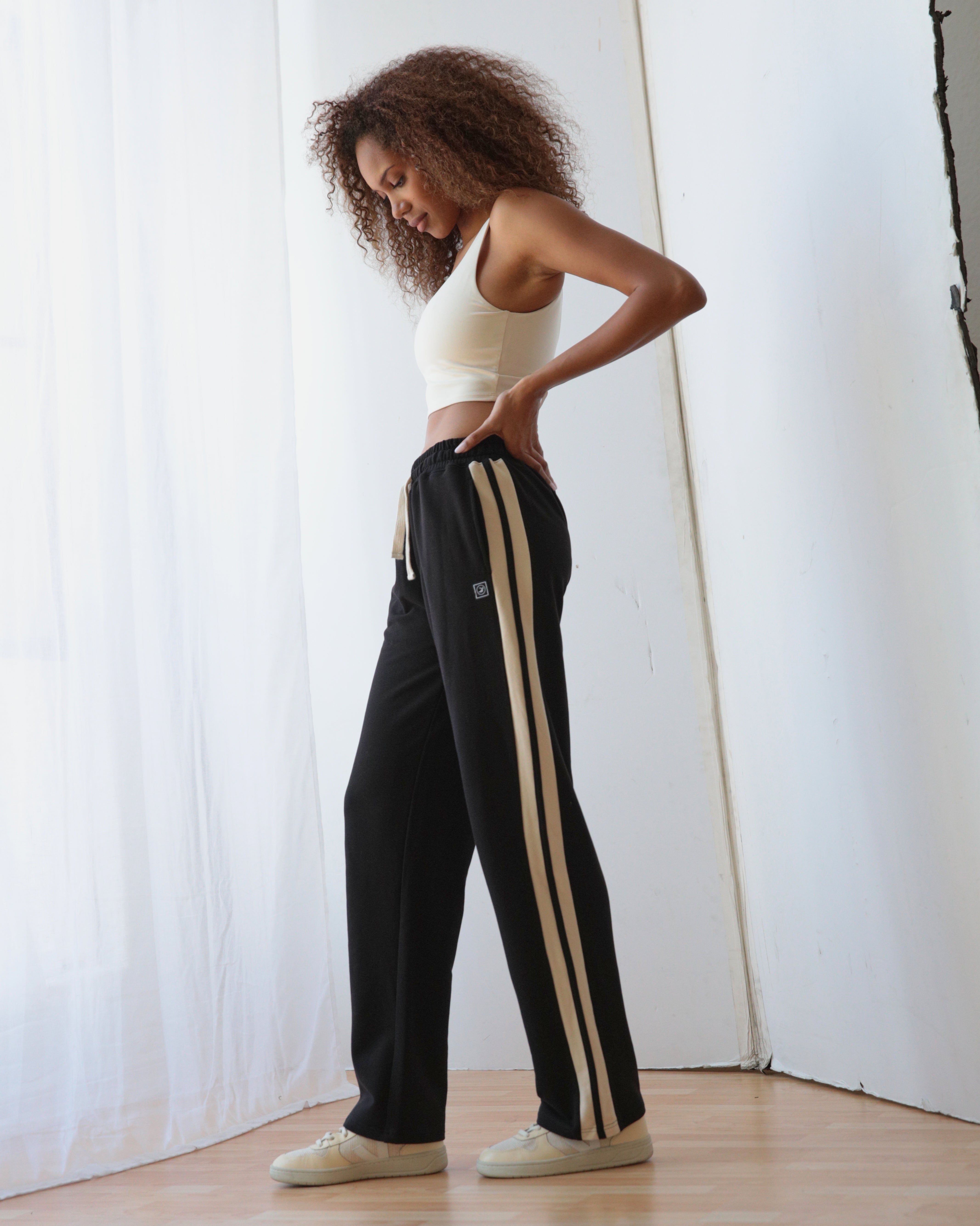Retro Straight Leg Sweatpant: Black/Oatmilk