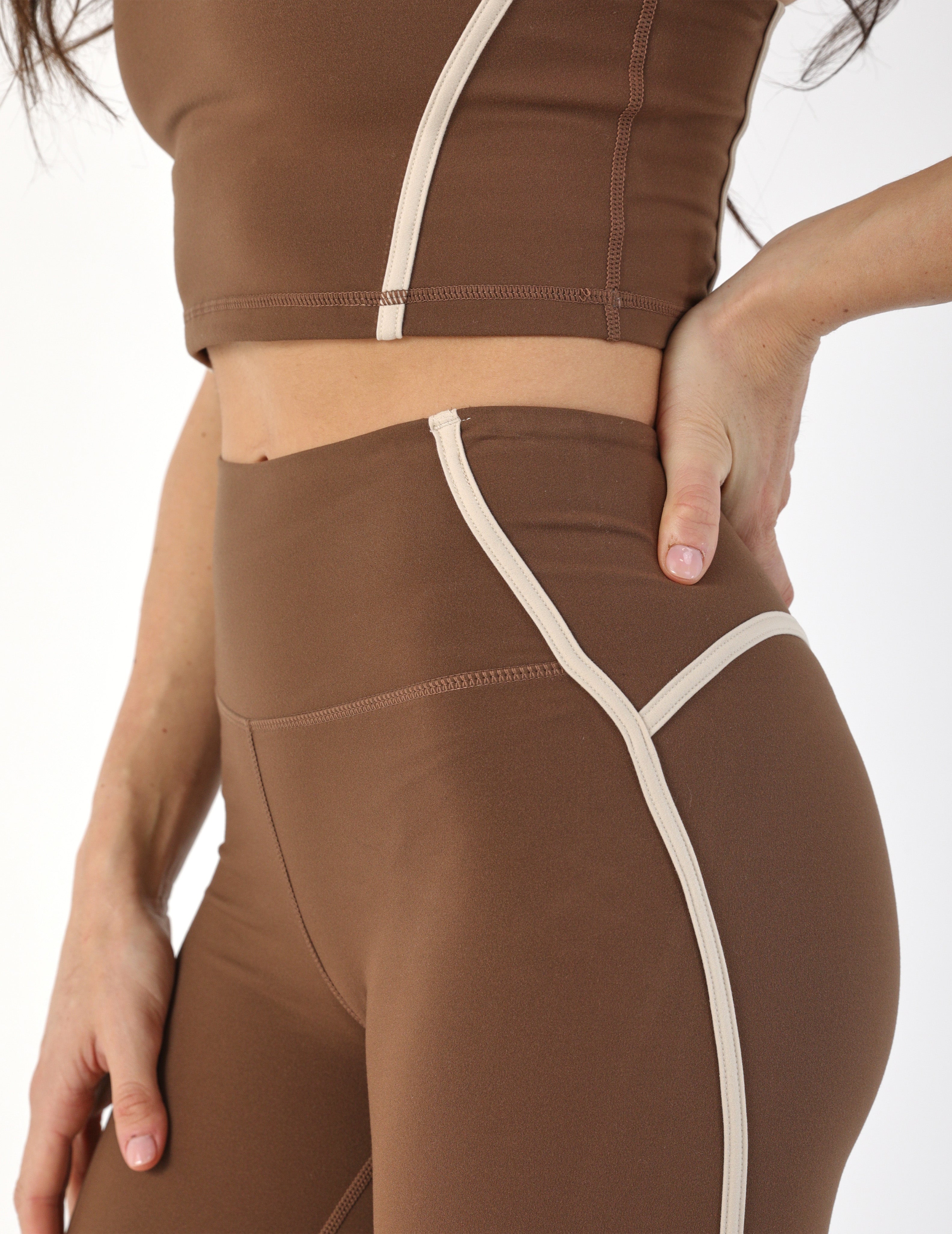 Apex 7/8 Legging: Chocolate/Oatmilk