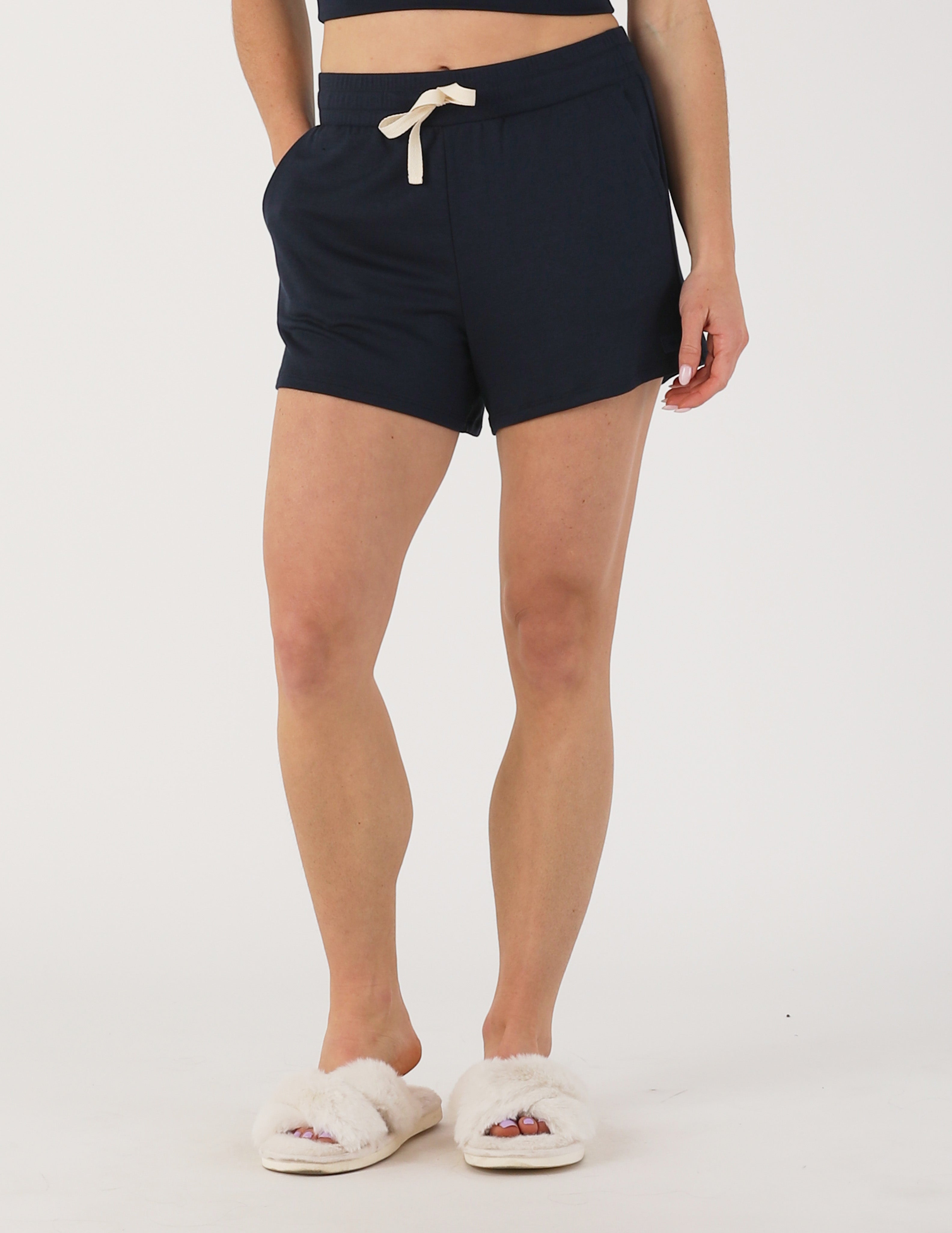 新品 herlipto Quilted Flare Bell Shorts M