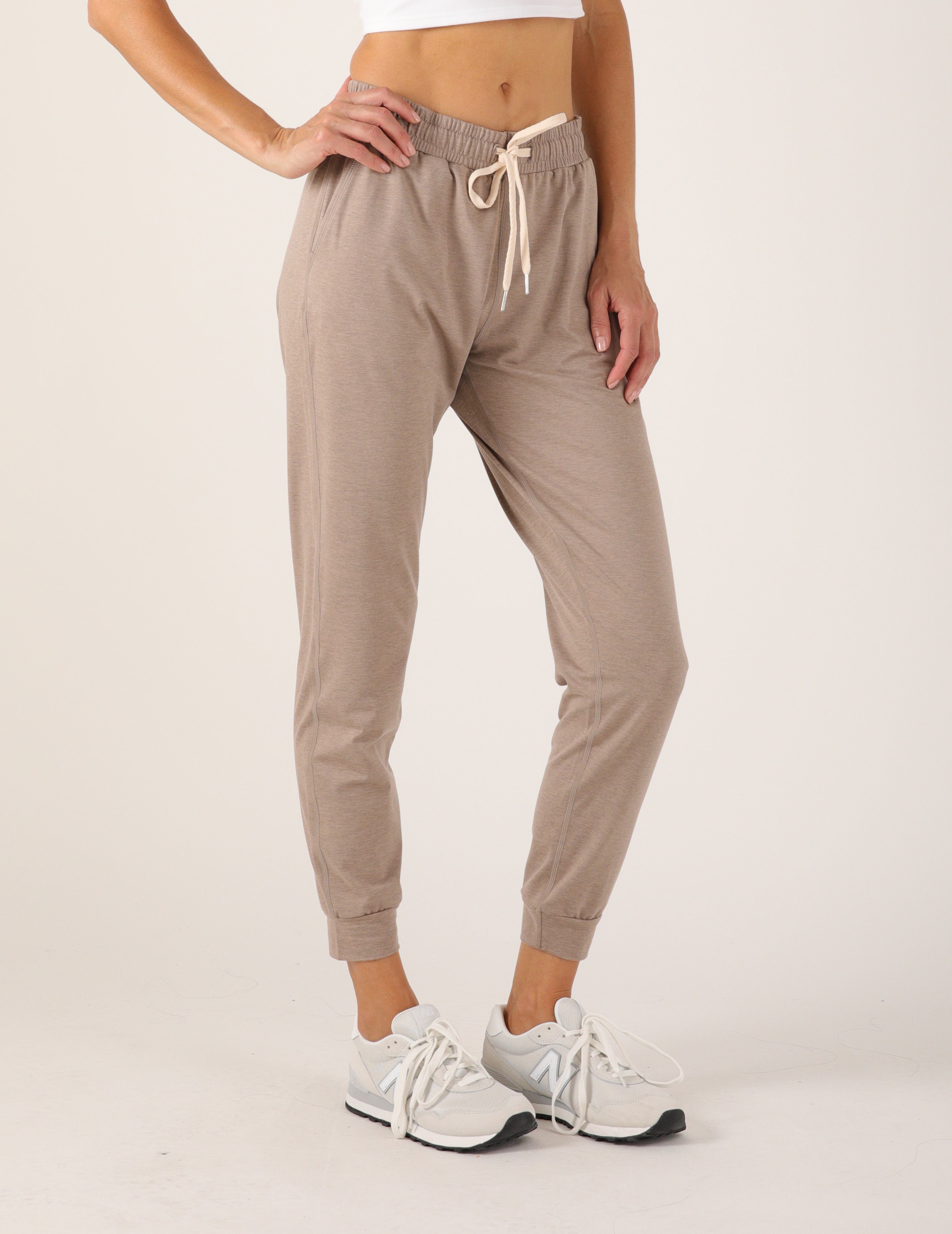 Serene Jogger: Latte