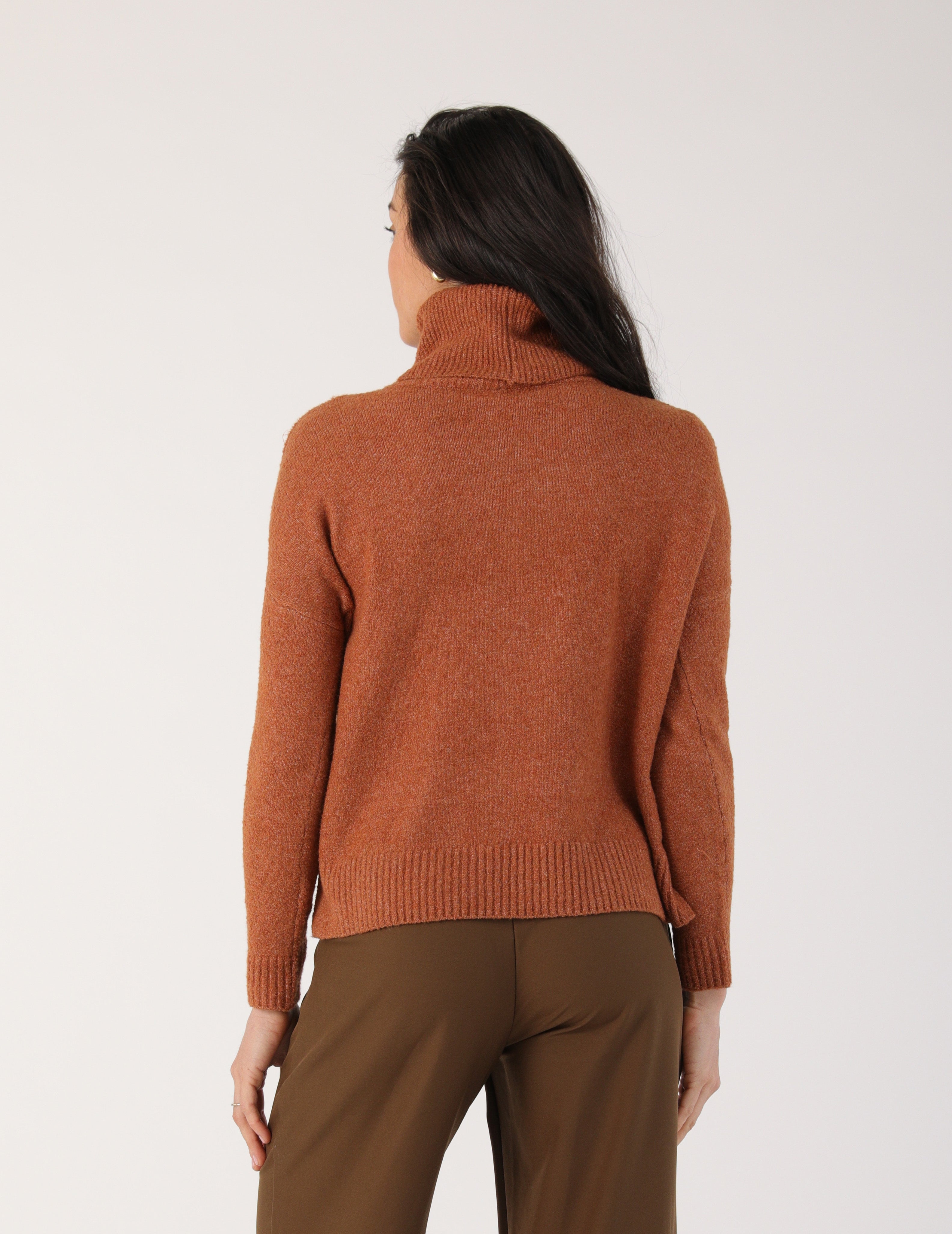 Shelly Turtleneck: Cinnamon