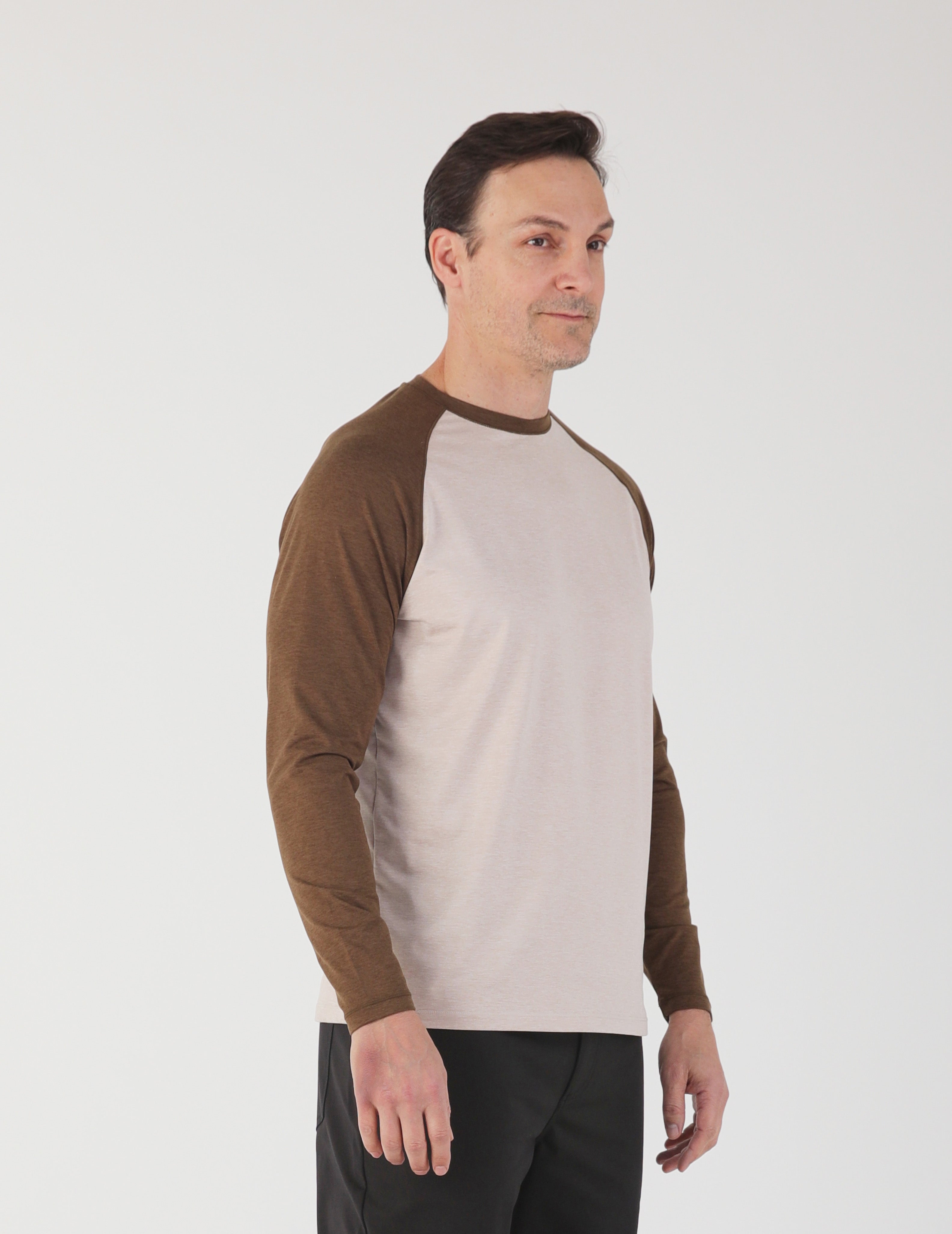 Slider Raglan Crew Neck: Oatmilk/Chocolate
