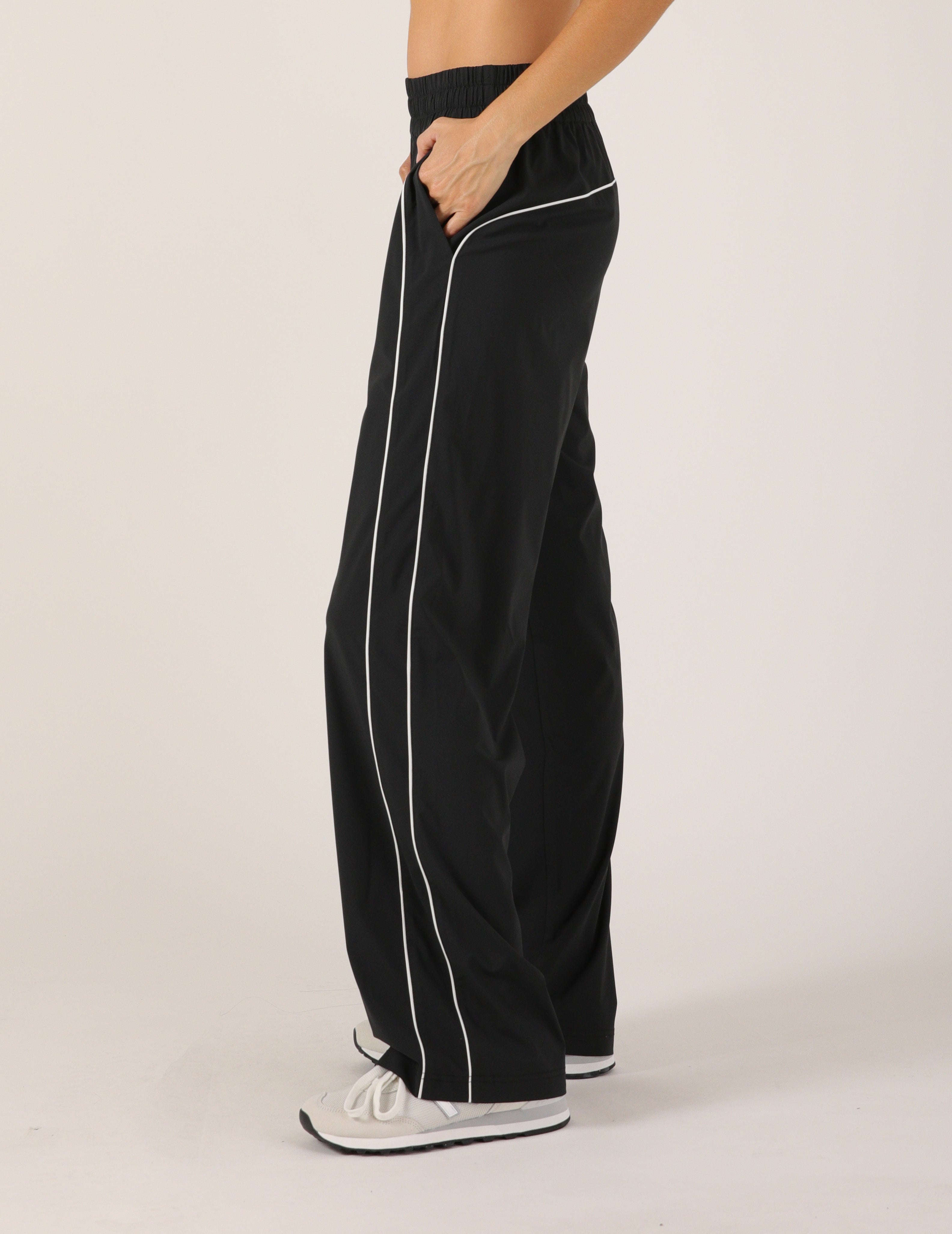 Track Mode Pant: Black/White