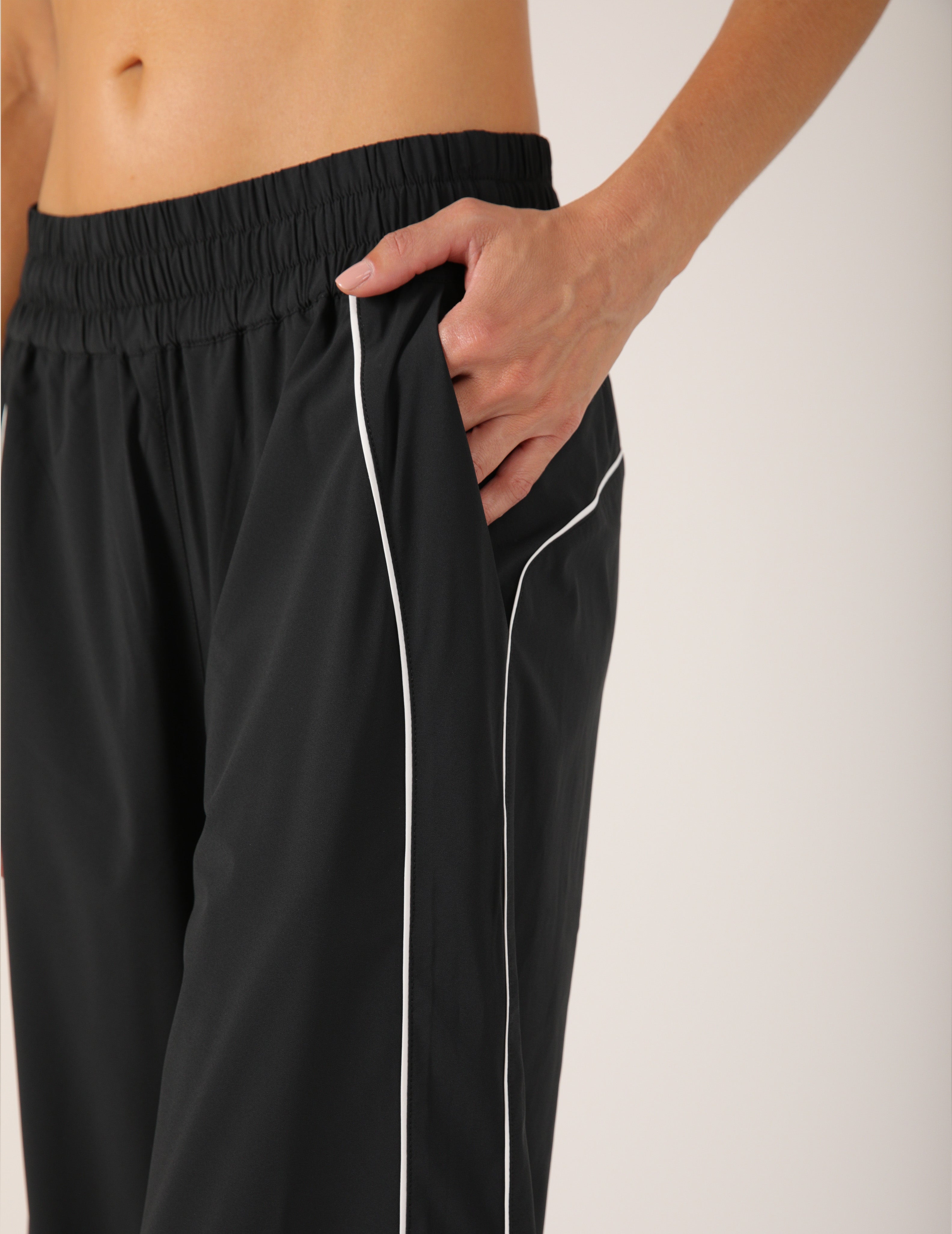 Track Mode Pant: Black/White