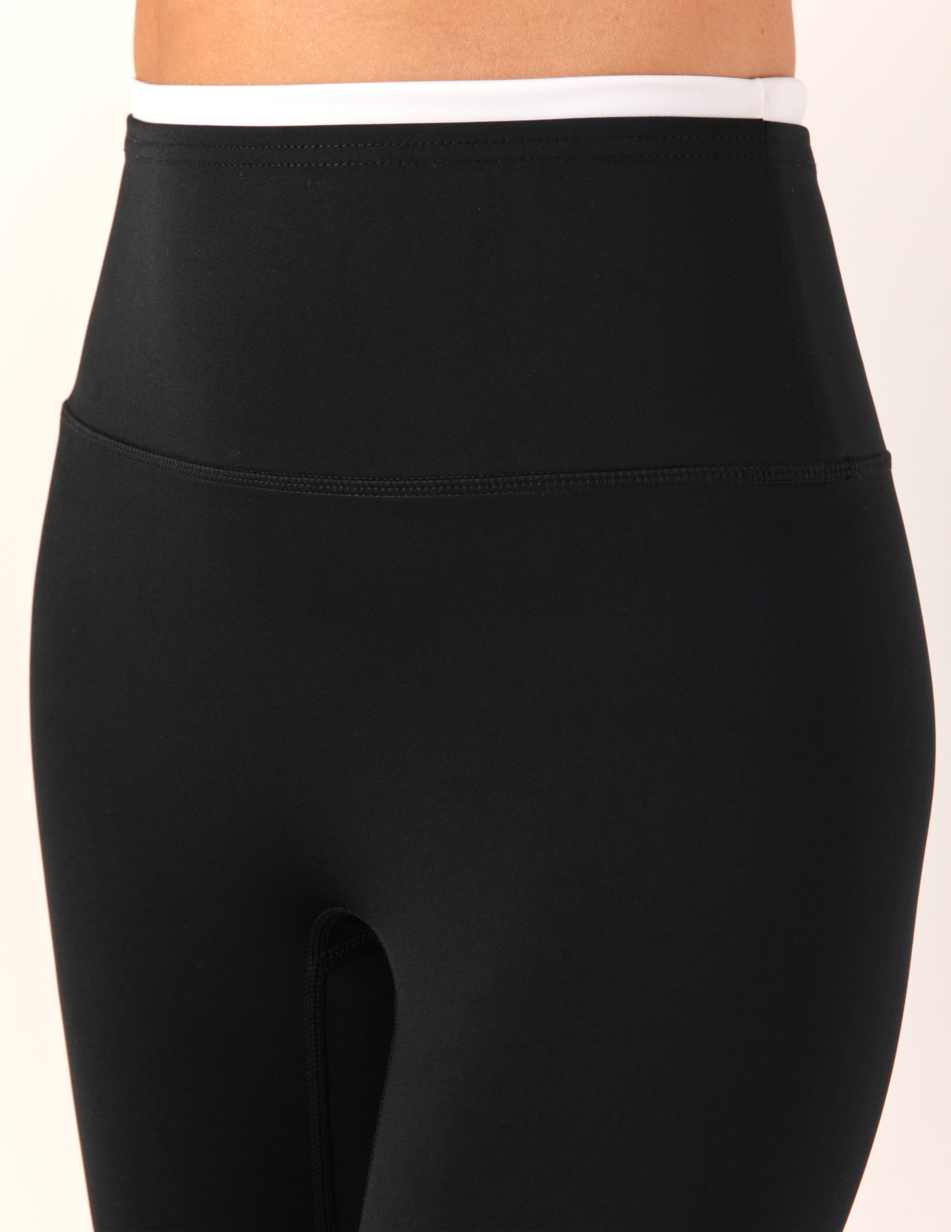 Vault Legging: Black